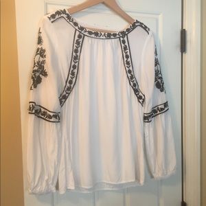 Chico’s white long-sleeved blouse with black trim